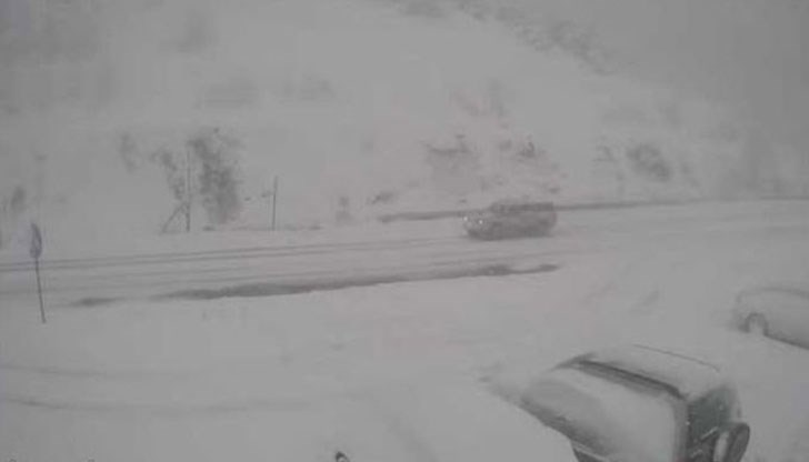 Обилен снеговалеж има на територията на пограничната община Кирково