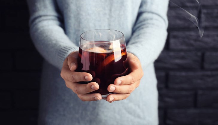 Греяното вино е чудесен начин да се затоплите и да се предпазите от настинките през есента и зимата Греяното вино е чудесен начин да се затоплите и да се предпазите от настинките през есента и зимата