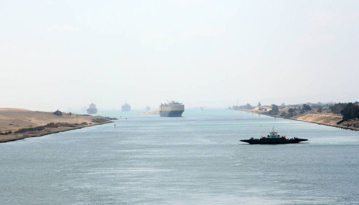 За последния месец през Суецкия канал са преминали 2128 кораба