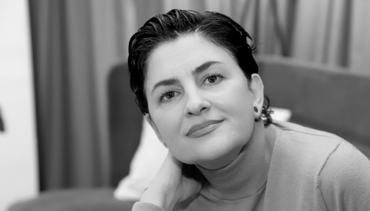 Златева вече е измислила стратегия как да набута комисията на Жечо Станков в нищоправене, за да се спасява от осветяване на истината, пише журналистката