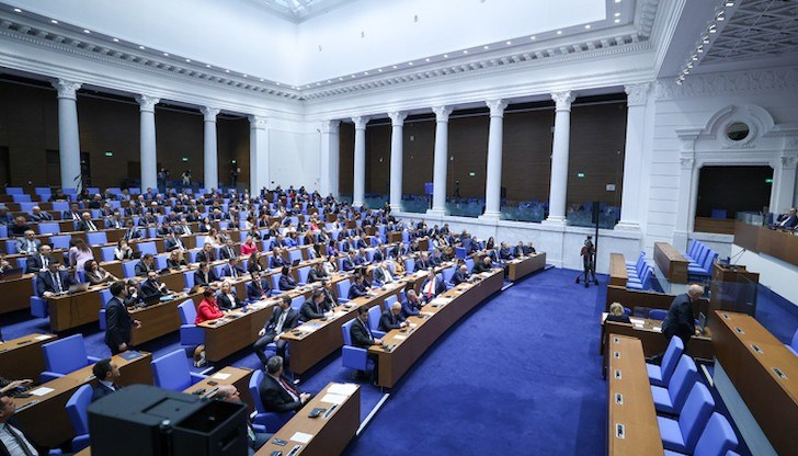 Поведението на "Възраждане" не може да бъде обяснявано изцяло с популизъм, заяви Явор Божанков