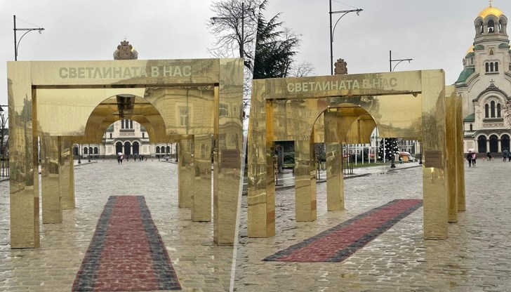 Украсата е част от кампанията по отбелязване на Коледа и Нова година в София