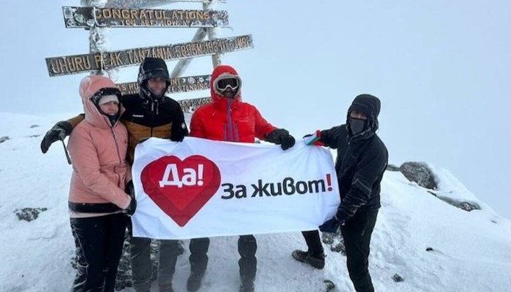 47-годишният хасковлия Георги Пеев изкачи високия 5 895 метра Ухуру