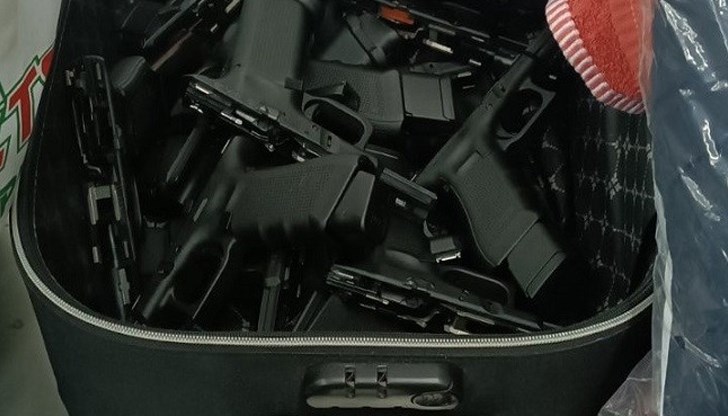 Частите представляват окомплектовани рами със спусък и пълнител