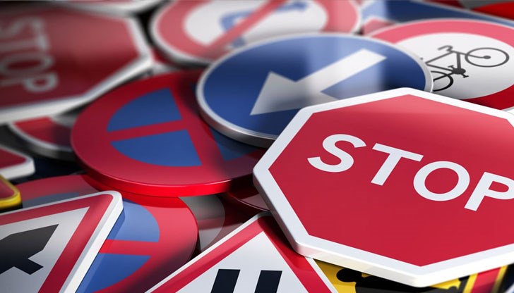 Регламентира се употребата и визуализацията на електронни пътни знаци с променящи се съобщения Регламентира се употребата и визуализацията на електронни пътни знаци с променящи се съобщения