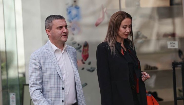 Досъдебното производство беше за това дали бизнесменът Васил Божков е бил изнудван и заплашван от бившия министър на финансите Досъдебното производство беше за това дали бизнесменът Васил Божков е бил изнудван и заплашван от бившия министър на финансите