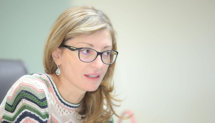 Депутатът от ГЕРБ е осиновила дете Депутатът от ГЕРБ е осиновила дете