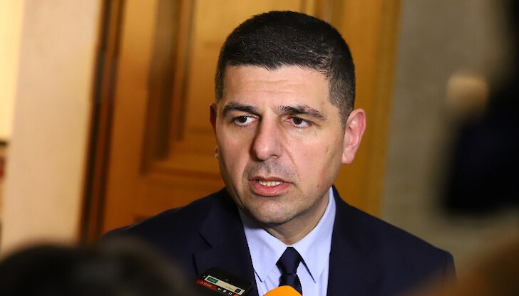 Румен Радев върна за ново обсъждане Закона за ратифициране на Споразумението, с което България предоставя безвъзмездно на Украйна бронирана транспортна техника Румен Радев върна за ново обсъждане Закона за ратифициране на Споразумението, с което България предоставя безвъзмездно на Украйна бронирана транспортна техника