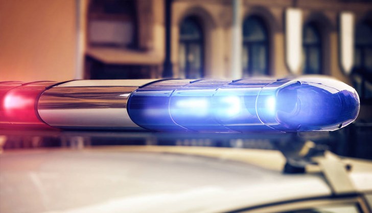 Трима души са открити с огнестрелни рани в Източен Лондон Трима души са открити с огнестрелни рани в Източен Лондон