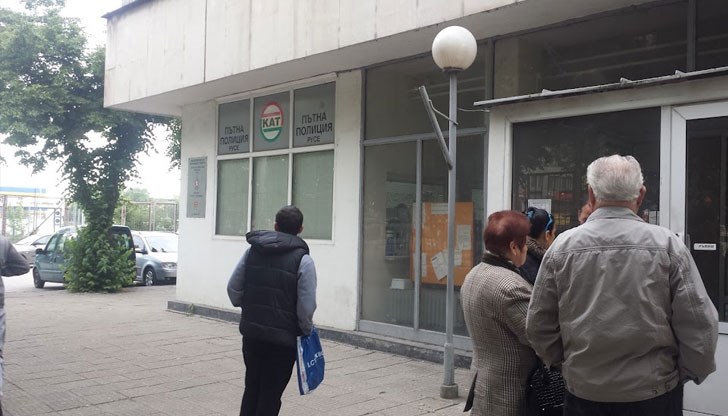 Регистрацията на превозни средства ще става до 15:00 часа