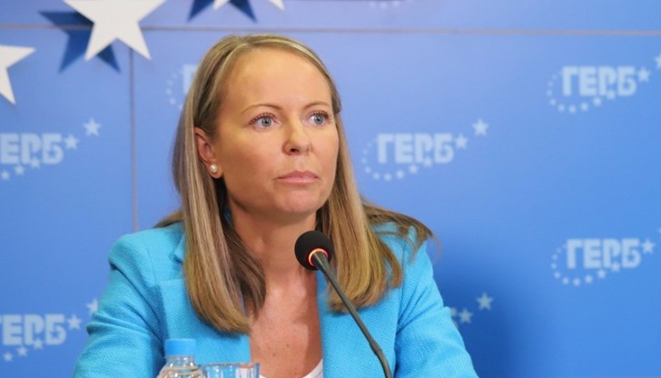 Каназирева има общ успех от следването 4,44 и 4,67 - на държавните изпити