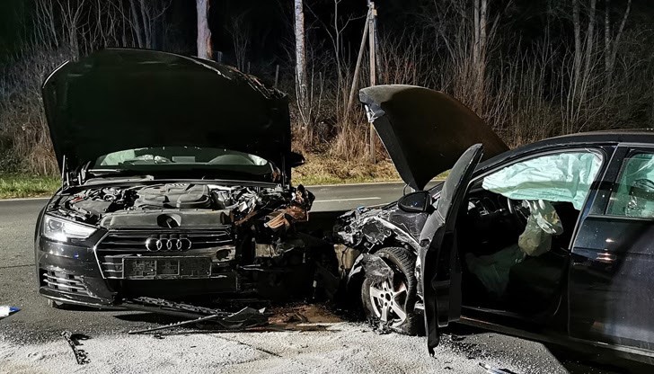 Челно са се ударили два леки автомобила /снимката е илюстративна/