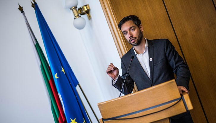 Няма да отидем да целунем ръката на Бойко Борисов, категорично заяви той Няма да отидем да целунем ръката на Бойко Борисов, категорично заяви той