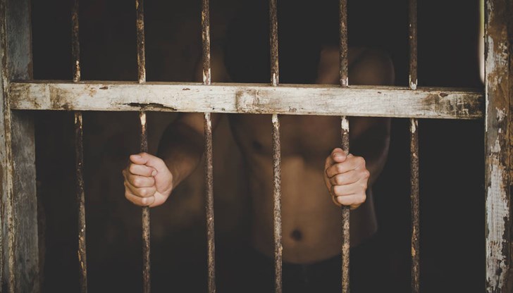 Затворникът се оплаквал от липса на лекарска помощ, недостатъчно жилищна площ, лоша хигиена и липса на топла вода в килиите Затворникът се оплаквал от липса на лекарска помощ, недостатъчно жилищна площ, лоша хигиена и липса на топла вода в килиите