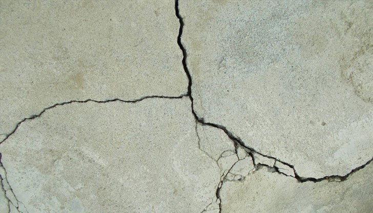 Въвеждането на бактериални структури в бетона му позволява да "лекува" пукнатини