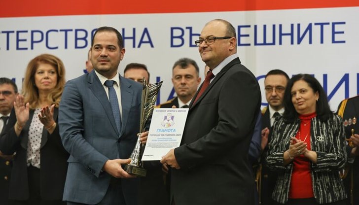 Криминалистът е отличен за разкрита нарколаборатория Криминалистът е отличен за разкрита нарколаборатория