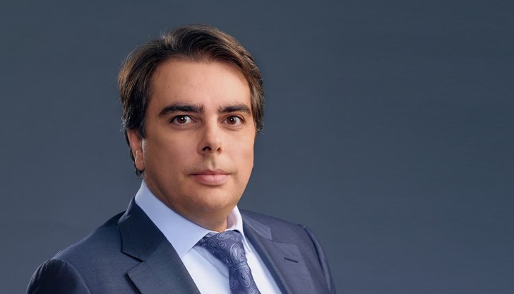 Министърът на финансите коментира намерението на „Лукойл“ да продаде активите си в България