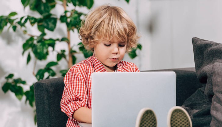 Той визира конкретно малките деца на възраст до 11 години Той визира конкретно малките деца на възраст до 11 години