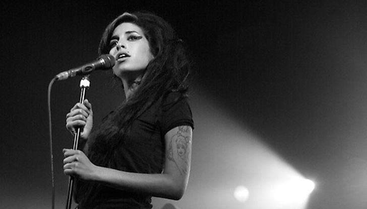 Наследниците на покойната певица искат 924 000 щатски долара от тях Наследниците на покойната певица искат 924 000 щатски долара от тях