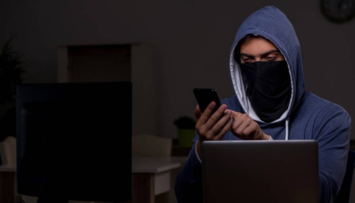 Полицията предупреждава хората да внимават за опити за онлайн и телефонни измами