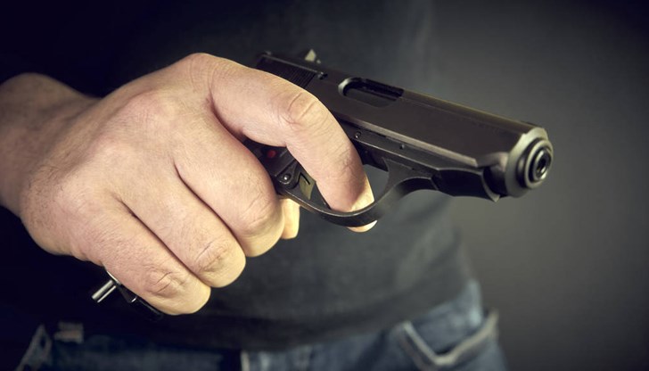 Оръжието е било иззето, а стрелецът отведен за разпит в полицията в Айтос