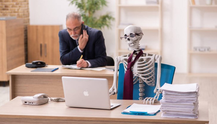 Годините постепенно нарастват, докато стигнат 65 години и за двата пола