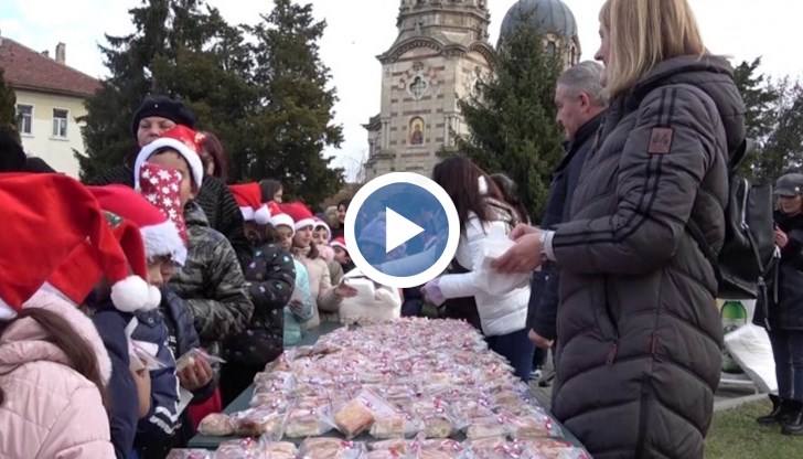 От местната администрация отбелязаха края на коледния базар с раздаване на традиционна баница с късмети