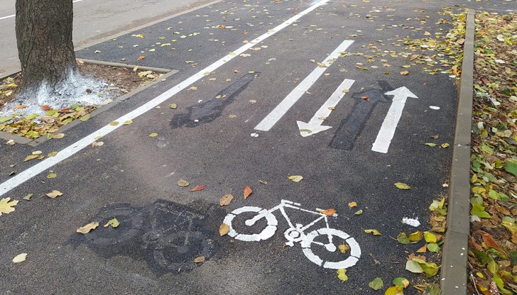 Поканата е във връзка с новонарисуваната велоалея на улица "Плиска"