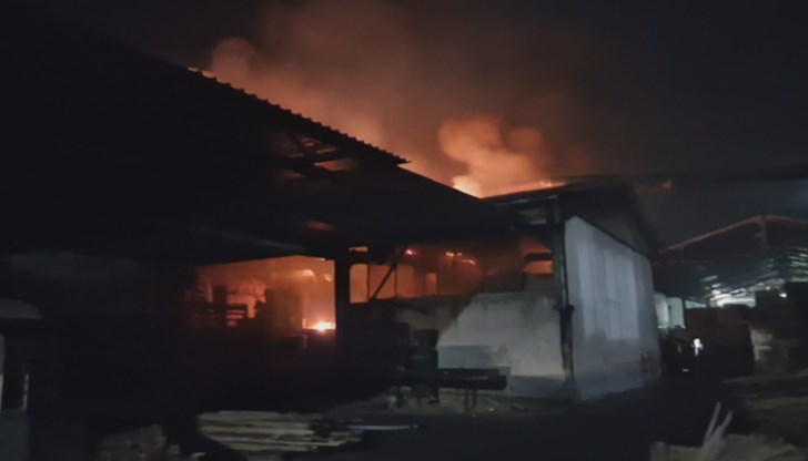 Няма пострадали хора, но са нанесени сериозни материални щети