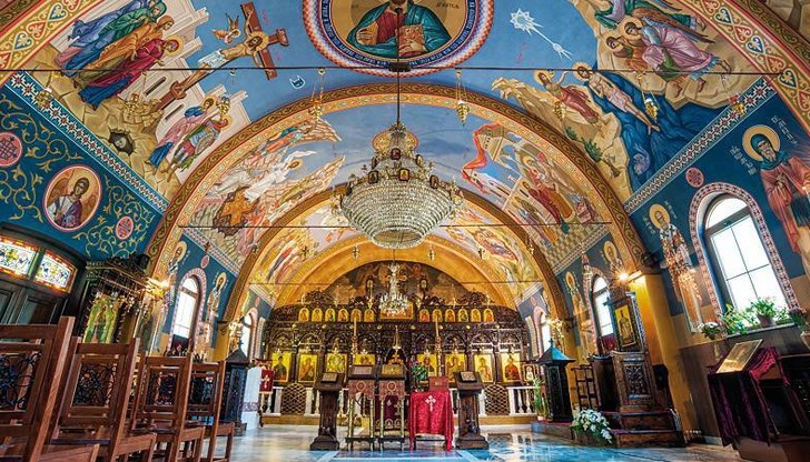 Пожарната ще следи за безопасността на православните храмове преди коледните празници