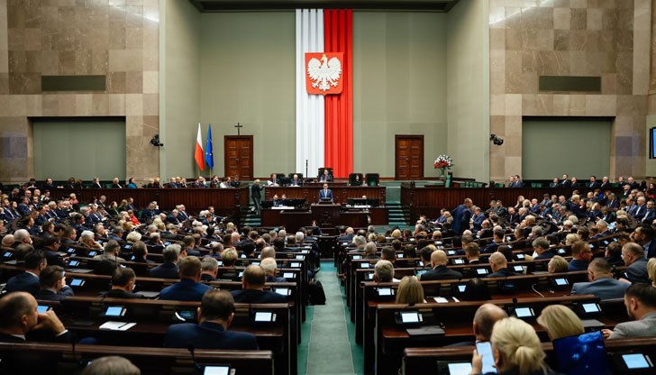 Кабинетът на десните популисти падна след осем години управление Кабинетът на десните популисти падна след осем години управление