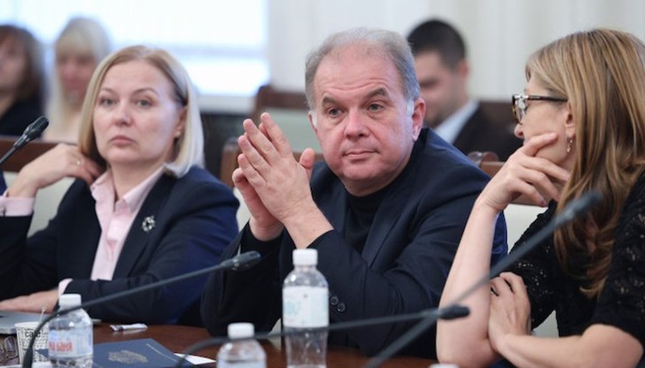 Депутатът от "Има такъв народ" Гроздан Караджов заяви, че се отваря кутията на Пандора