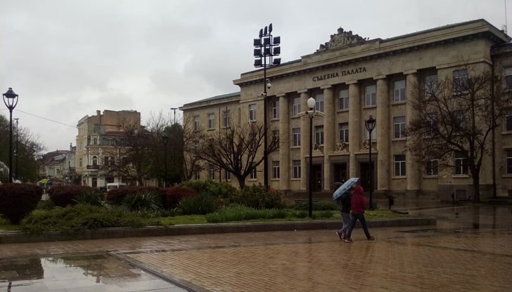 Сутринта валя дъжд в крайдунавския град
