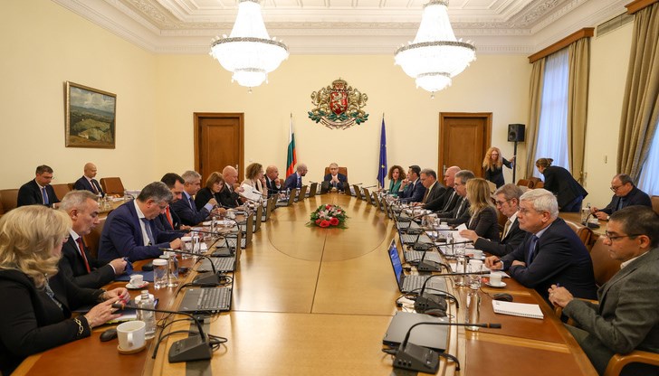 Очаква се кабинетът да обсъди и промени Закона за българите, живеещи извън България, и Закона за българското гражданство