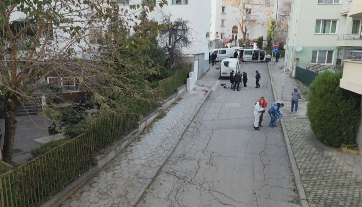 Крадците са се опитали да избягат с лек автомобил по улица, която е била затворена Крадците са се опитали да избягат с лек автомобил по улица, която е била затворена