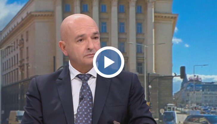 Проф. Мутафчийски разказа, че преди две години е завършил първият випуск военни сестри, които вече са натрупали опит и по собствено желание са се включили в мисии.