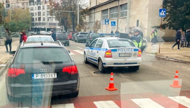 Момчето е пресичало пешеходната пътека