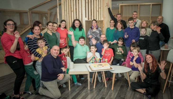 Малки, и големи получиха подаръци от ръководството на сдружението