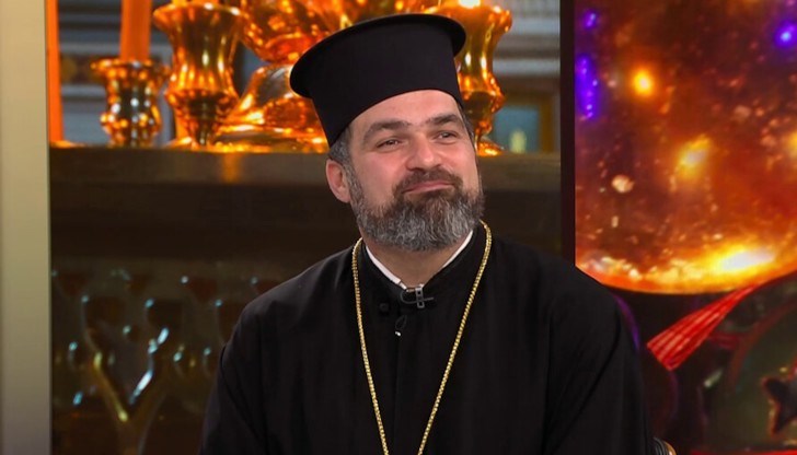 Социалните мрежи са удобство, за да достигнем до повече хора, обяснява Ириней Митов