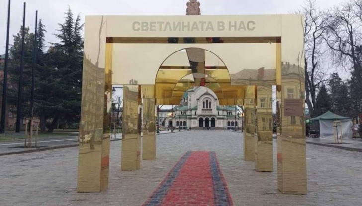 И досега софиянци и гости на града търсят смисъл във временната инсталация И досега софиянци и гости на града търсят смисъл във временната инсталация