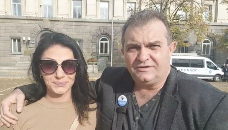 Анастасия бе репресирана от министри и стадо мутри. Пречи им, защото не изпълнява поръчки и не мълчи за свинщините вътре, заяви Георги Георгиев от БОЕЦ Анастасия бе репресирана от министри и стадо мутри. Пречи им, защото не изпълнява поръчки и не мълчи за свинщините вътре, заяви Георги Георгиев от БОЕЦ