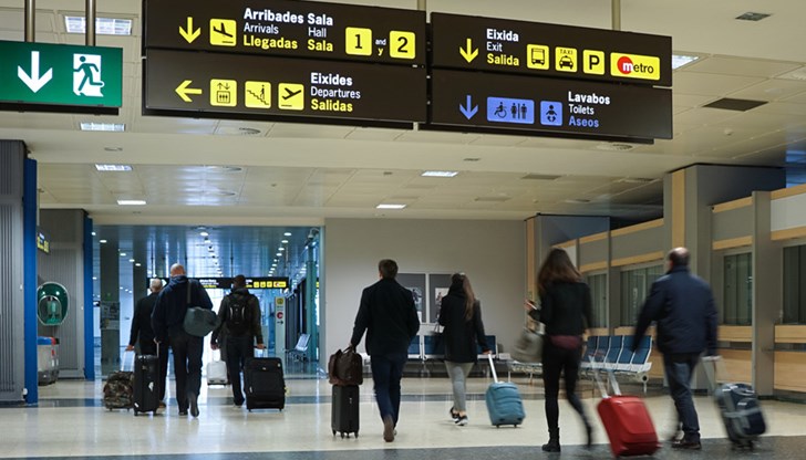 Влошеното време ще възпрепятства всички видове транспорт, очаква прекъсване на електрическото захранване и наводнения в засегнатите райони Влошеното време ще възпрепятства всички видове транспорт, очаква прекъсване на електрическото захранване и наводнения в засегнатите райони