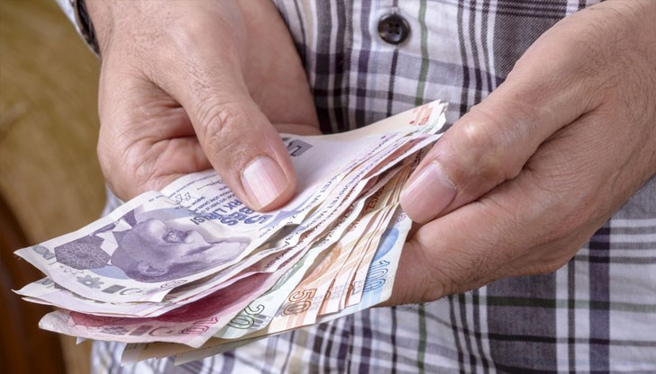 Размерът ѝ ще стане 17 002 турски лири (близо 1 016 лева)