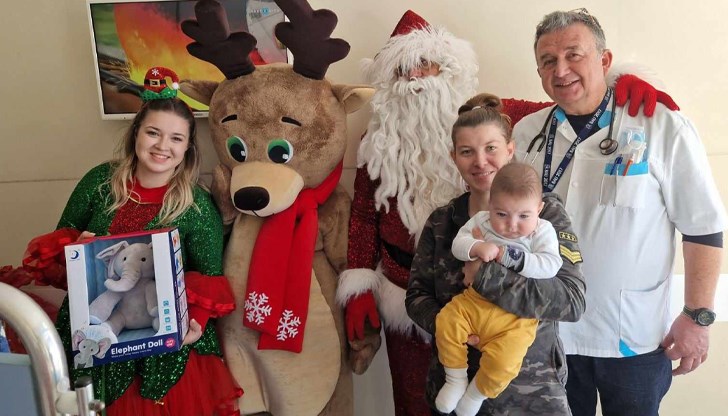 Чудото на коледните празници донесе усмивки, пожелания за здраве на най-малките пациенти