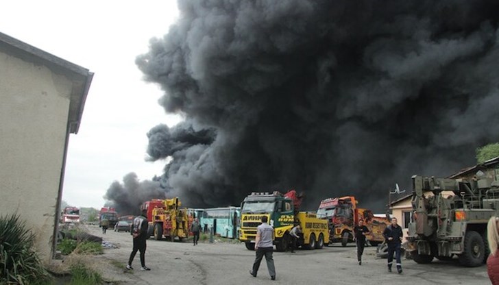 В района над жилищните блокове в квартал „Хале“ има силно задимяване В района над жилищните блокове в квартал „Хале“ има силно задимяване