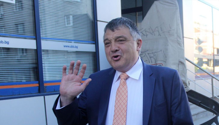 Дърпането на конци е от олигарси и мафиоти, каза бившият министър на отбраната