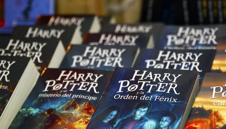 Магазинът е разположен в търговския център "Mall of Istanbul"