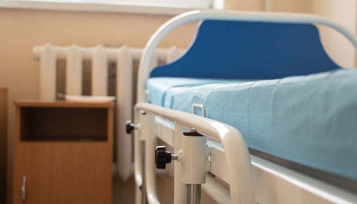 Децата са на 13, 14 и 15 години, две момчета и едно момиче