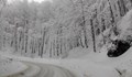 Сняг натрупа на прохода "Шипка"