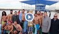 Стотици смелчаци „спасиха” кръста в ледените води